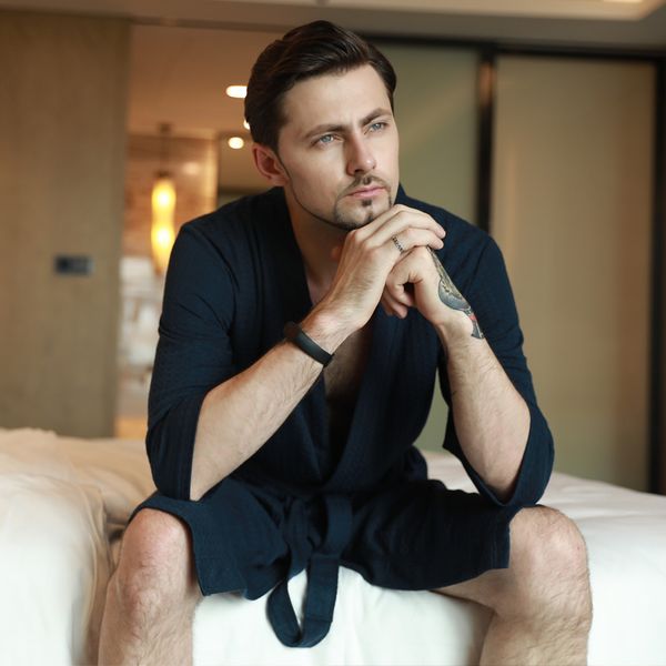 pure color male satin robe kimono bathrobe male daily spa home clothes gown sleepwear casual nightgown sleep robe homewear, Black;brown
pure color male satin robe kimono bathrobe male daily spa home clothes gown sleepwear casual nightgown sleep robe homewear, Black;brown
