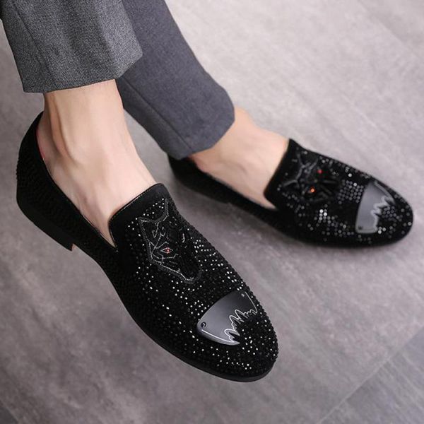 37~48 large size men black embroiderey wolf rhinestone loafers slip on pointed toe men crystal dress wedding leather shoes flats
37~48 large size men black embroiderey wolf rhinestone loafers slip on pointed toe men crystal dress wedding leather shoes flats