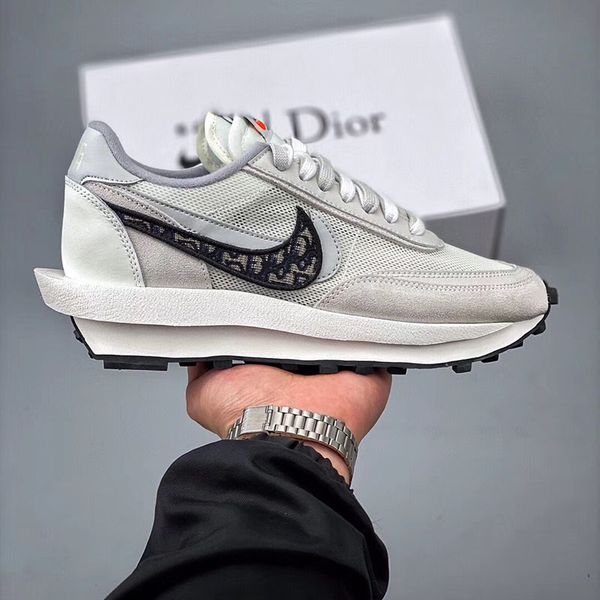 dìór sacai nikè lvd waffle daybreak oblique b23 b24 àj1 grey kim jones don c kaws double retro designer luxury men shoes sneakers 36-46
dìór sacai nikè lvd waffle daybreak oblique b23 b24 àj1 grey kim jones don c kaws double retro designer luxury men shoes sneakers 36-46