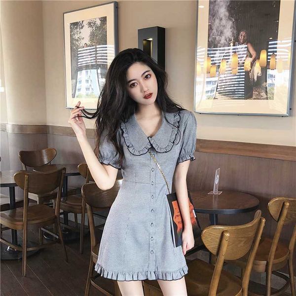 2019 summer women's doll collar buckle wooden earmuff dress plaid dress short section slim short-sleeved girl college wind, Black;gray 
2019 summer women's doll collar buckle wooden earmuff dress plaid dress short section slim short-sleeved girl college wind, Black;gray