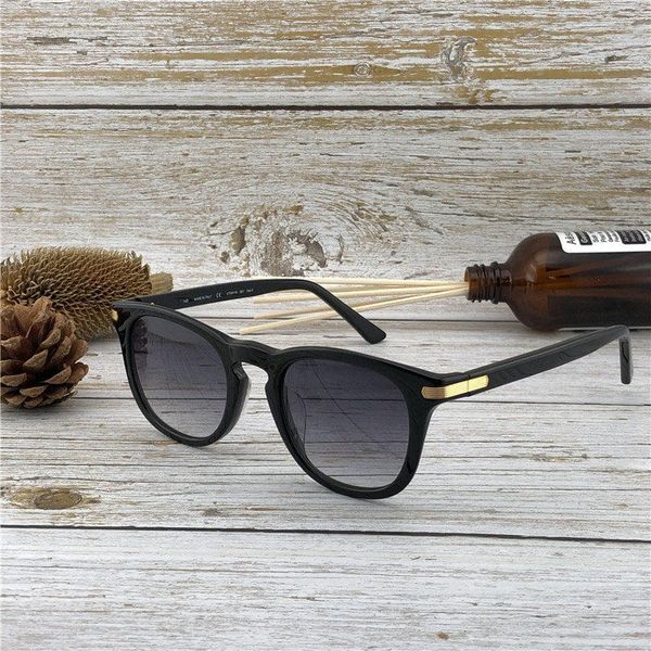simple fashion style square frame design men and women sunglasses outdoor anti - uv protection eyewear with box 0011, White;black
simple fashion style square frame design men and women sunglasses outdoor anti - uv protection eyewear with box 0011, White;black
