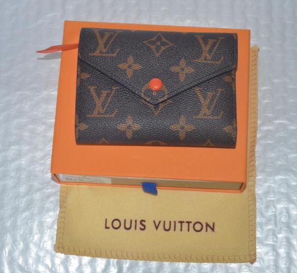 41938 Wholesale original box luxury real leather multicolor date code short wallet Card holder women man classic zipper pocket Victorine
41938 Wholesale original box luxury real leather multicolor date code short wallet Card holder women man classic zipper pocket Victorine