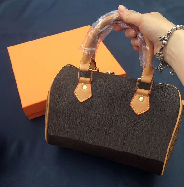 модна женка ђмка евѬопейкого и амеѬиканкого бѬенда, конѬана вена по
модна женка ђмка евѬопейкого и амеѬиканкого бѬенда, конѬана вена по