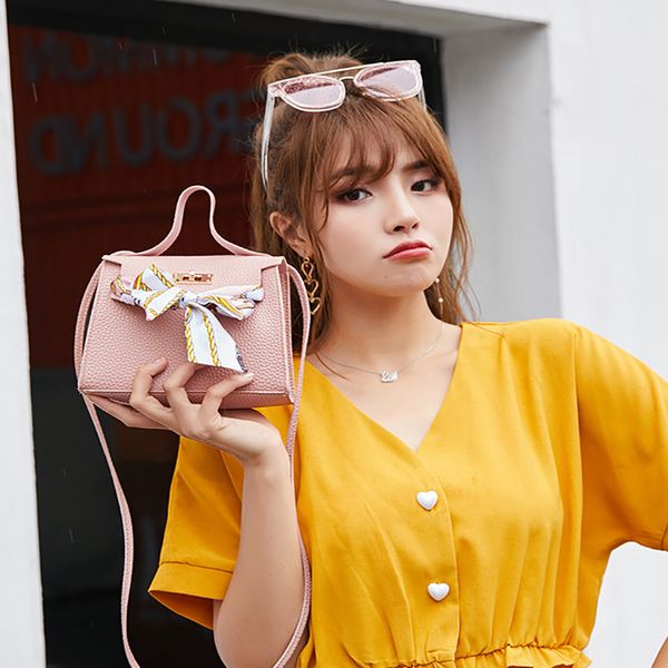 women's handbags 2020 new solid color lychee pattern scarf pouch shoulder messenger bag mini ladies lock hand bag sac
women's handbags 2020 new solid color lychee pattern scarf pouch shoulder messenger bag mini ladies lock hand bag sac