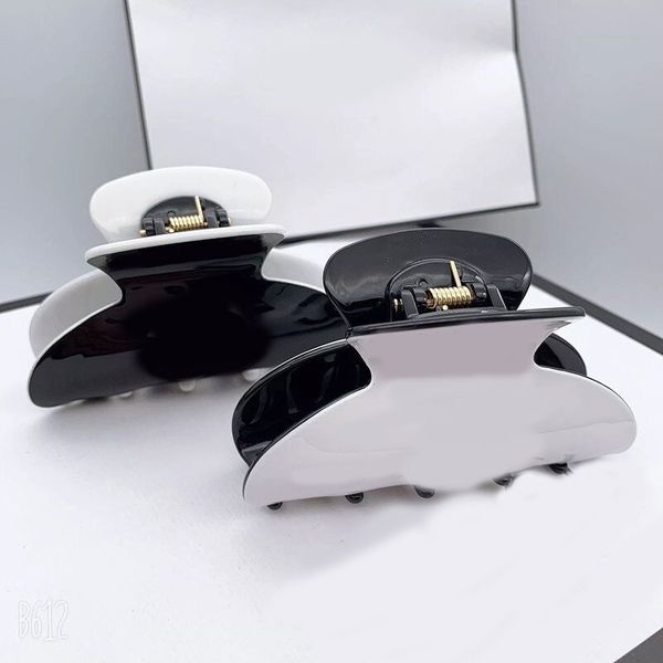 8x4cm acrylic black and white fashionable and non-fading high-grade grab clip hair claw clamp fashion ornaments counter gift 2pcs/lot, Slivery;golden
8x4cm acrylic black and white fashionable and non-fading high-grade grab clip hair claw clamp fashion ornaments counter gift 2pcs/lot, Slivery;golden