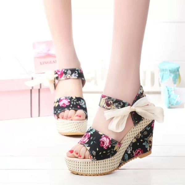 2018 waterproof floral fish mouth women's sandals slanted heel new style taiwan thick bottomed peep-toe rome mixed colors, Black
2018 waterproof floral fish mouth women's sandals slanted heel new style taiwan thick bottomed peep-toe rome mixed colors, Black