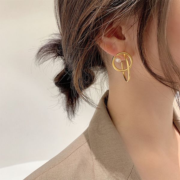 2019 новых серьги женщин холодного ветер тонгук двери same пункт design sense обмотка юани хуаньте ван красный серьги стержень серьга, Golden
2019 новых серьги женщин холодного ветер тонгук двери same пункт design sense обмотка юани хуаньте ван красный серьги стержень серьга, Golden