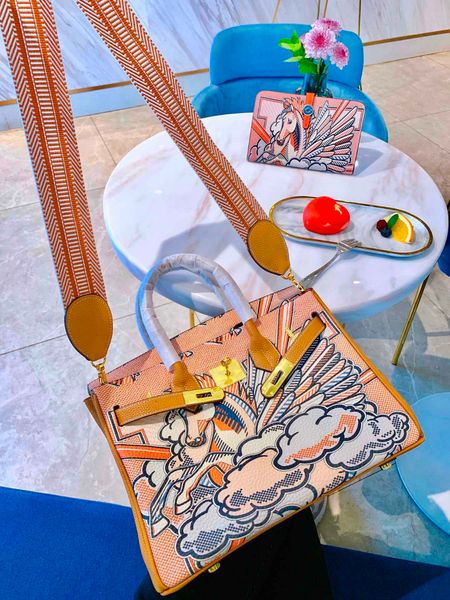 lovely 01 20ss original design women fashion shoulder bag exquisite and selling handbag perfect quality and printing bags jdt5891, Black
lovely 01 20ss original design women fashion shoulder bag exquisite and selling handbag perfect quality and printing bags jdt5891, Black