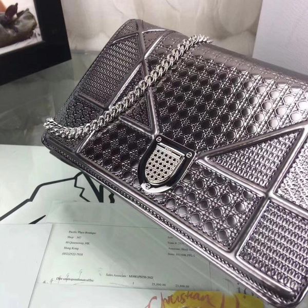 new classic handbag designer fashion luxury leather making european and american individual single shoulder bag number:19091
new classic handbag designer fashion luxury leather making european and american individual single shoulder bag number:19091