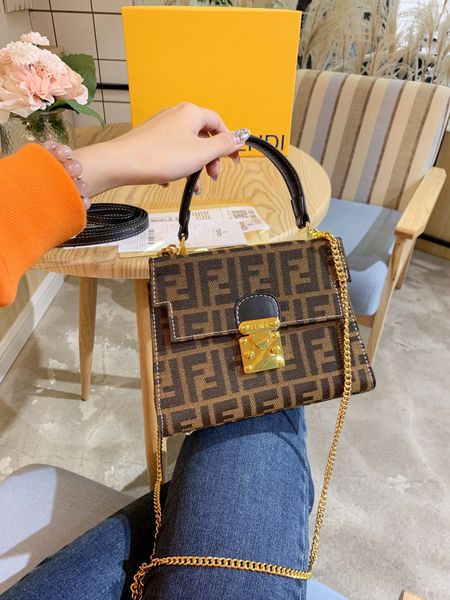 2020 brand chest bag luxury leisure shoulder bags fanny pack women desinger outdoor waist bag pack b104714y
2020 brand chest bag luxury leisure shoulder bags fanny pack women desinger outdoor waist bag pack b104714y