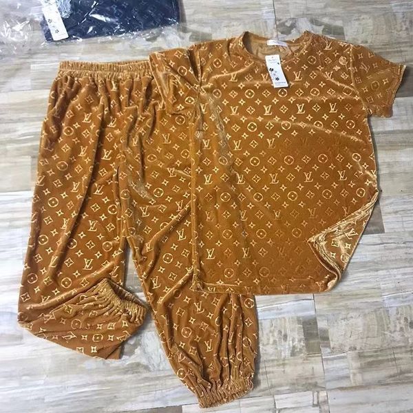 золотого бархат спортивного костюм отдыха новый 3d тиснение мода рыхлых футболки спортивной одежды два, Gray
золотого бархат спортивного костюм отдыха новый 3d тиснение мода рыхлых футболки спортивной одежды два, Gray