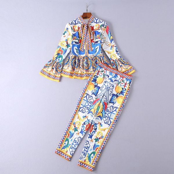 2019 autumn new women clothes stand collar trumpet sleeve side shirt retro print pants suit fashion women designer two pieces set size -2xl, White
2019 autumn new women clothes stand collar trumpet sleeve side shirt retro print pants suit fashion women designer two pieces set size -2xl, White