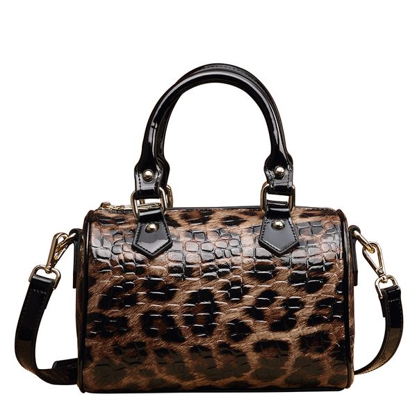 2020 genuine leather women purse and handbags luxury fashion leopard shoulder messenger bags
2020 genuine leather women purse and handbags luxury fashion leopard shoulder messenger bags