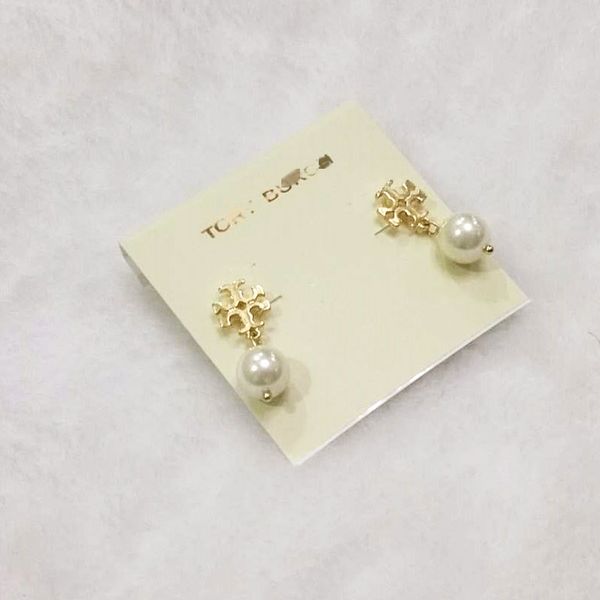 with card glossy stud pearl drop earrings; european and american style; alloy golden and silver lady earrings
with card glossy stud pearl drop earrings; european and american style; alloy golden and silver lady earrings