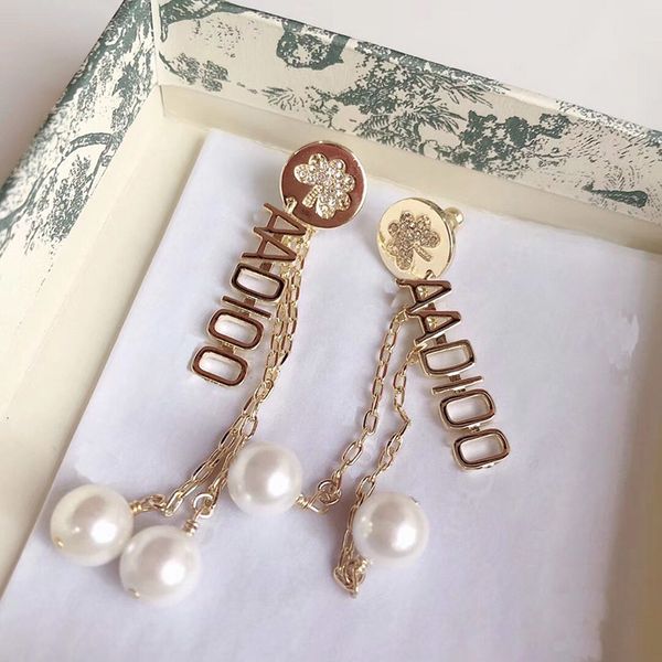 c1948 trendy flowers imitation pearl fringe ear stud brass seiko 925 silver needle earrings for ladies' party present, Golden;silver
c1948 trendy flowers imitation pearl fringe ear stud brass seiko 925 silver needle earrings for ladies' party present, Golden;silver