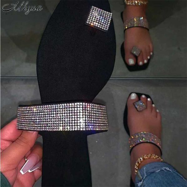 2020 summer sequins with diamond fashion women sandals flat bottom beach women slippers black / white slippers d1101
2020 summer sequins with diamond fashion women sandals flat bottom beach women slippers black / white slippers d1101