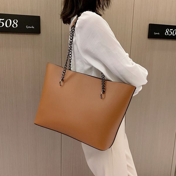 2020 new ladies messenger bag korean fashion casual simple solid color retro chain shoulder large capacity tote bag women's
2020 new ladies messenger bag korean fashion casual simple solid color retro chain shoulder large capacity tote bag women's
