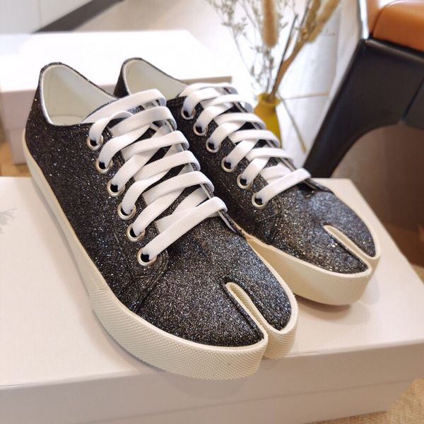 in summer of 2020, the new fashion personality sequined canvas shoes are divided into toe trotters and women's shoes are worn outside, Black
in summer of 2020, the new fashion personality sequined canvas shoes are divided into toe trotters and women's shoes are worn outside, Black
