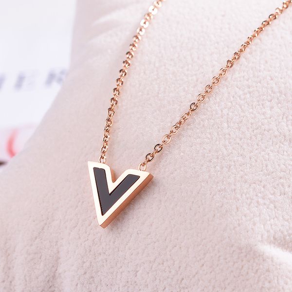 письмо титана стали ожерелье женщин розового золота choker кулон ожерелья модные аксессуары, Silver
письмо титана стали ожерелье женщин розового золота choker кулон ожерелья модные аксессуары, Silver
