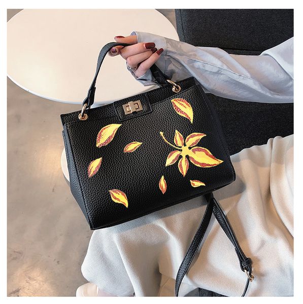 2020 new design personality hand ladies handbag litchi grain puleather portable women bag totel bag
2020 new design personality hand ladies handbag litchi grain puleather portable women bag totel bag