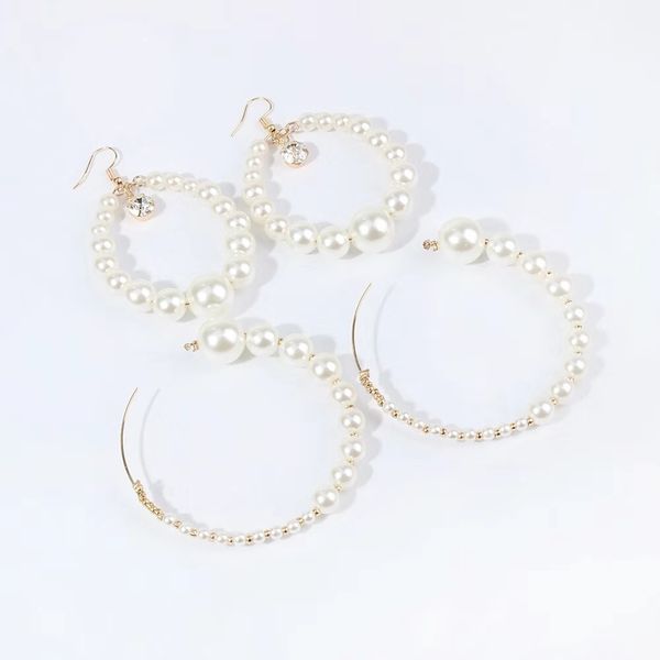 wholesale- earrings women pearl beads round charm huggie earring girl diamond pendants simple circle designer jewelry ing, Golden;silver
wholesale- earrings women pearl beads round charm huggie earring girl diamond pendants simple circle designer jewelry ing, Golden;silver