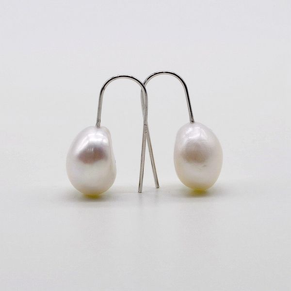 natural white baroque pearl earrings ladies 925 sterling silver hook earrings short hanging simple sports style
natural white baroque pearl earrings ladies 925 sterling silver hook earrings short hanging simple sports style