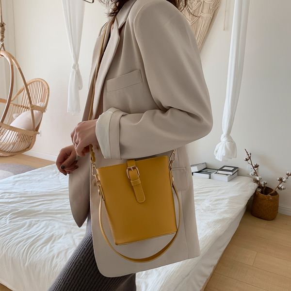 2020 new shoulder bag women's casual fashion korean bucket bag simple large capacity diagonal
2020 new shoulder bag women's casual fashion korean bucket bag simple large capacity diagonal