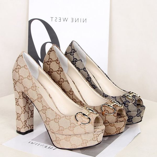 2019 высокое качество письмо металлическая пряжка рыбы рот туфли на высоком каблук
2019 высокое качество письмо металлическая пряжка рыбы рот туфли на высоком каблук