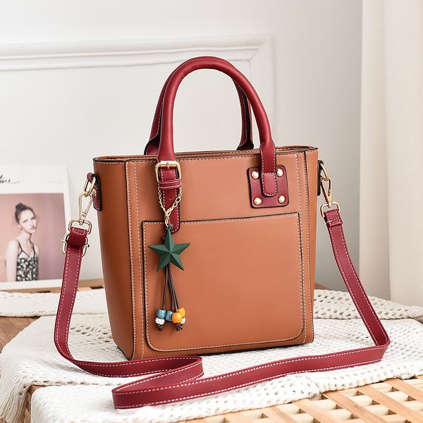2020 new ladies shoulder bag korean version of the western style fashion wild retro casual ladies tote bag
2020 new ladies shoulder bag korean version of the western style fashion wild retro casual ladies tote bag