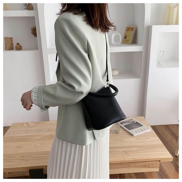 ladies hand sling luxury handbags designer female large leather crossbody bags for women 2020 tote shoulder messenger bag
ladies hand sling luxury handbags designer female large leather crossbody bags for women 2020 tote shoulder messenger bag
