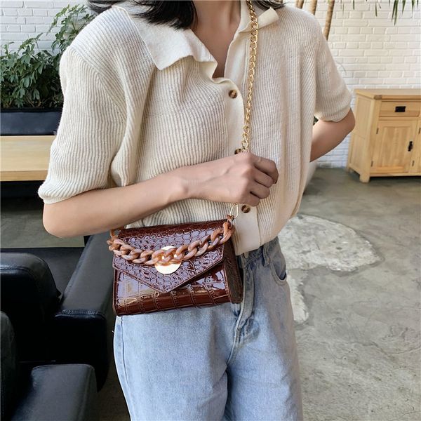 2020 new ladies shoulder bag fashion crocodile pattern retro crossbody bag portable thick chain small square
2020 new ladies shoulder bag fashion crocodile pattern retro crossbody bag portable thick chain small square
