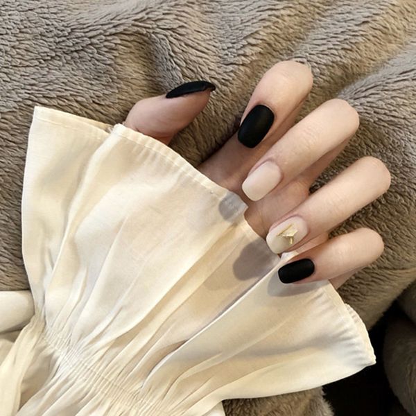 24pcs/box simple fashion black beige rivet press on nails short suitable girls decor finished patches artificial nails with glue, Red;gold
24pcs/box simple fashion black beige rivet press on nails short suitable girls decor finished patches artificial nails with glue, Red;gold