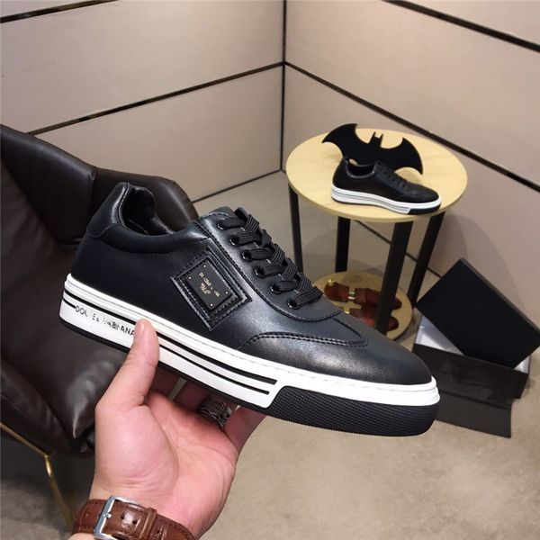 High Quality DOLCE & GABBANA New Man Shoes sneakers Leather D.G Sneakers Running Shoes With Original Box Size 38-44
High Quality DOLCE & GABBANA New Man Shoes sneakers Leather D.G Sneakers Running Shoes With Original Box Size 38-44