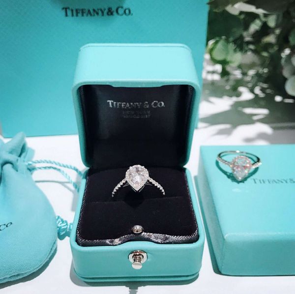 womens jewelry rings 925 sterling silver diamond ring cart brand luxury High Carbon Diamond Tear drop shape Simple Ring Couple Customization
womens jewelry rings 925 sterling silver diamond ring cart brand luxury High Carbon Diamond Tear drop shape Simple Ring Couple Customization