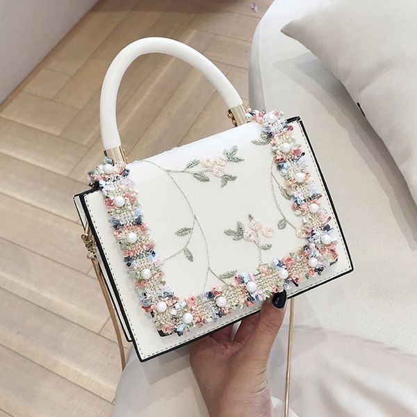lace flowers women bag 2020 embroidery floral small handbag pu leather sweet girl shoulder bag pearl chains messenger bags flap
lace flowers women bag 2020 embroidery floral small handbag pu leather sweet girl shoulder bag pearl chains messenger bags flap