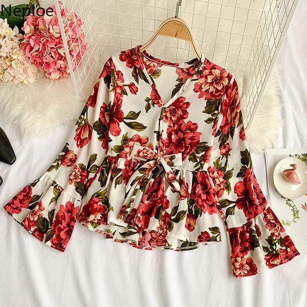nepole 2019 korean version chic new women's flower printing blouse4 v-neck flare sleeve shirt chiffon bow sweet 80049, White
nepole 2019 korean version chic new women's flower printing blouse4 v-neck flare sleeve shirt chiffon bow sweet 80049, White