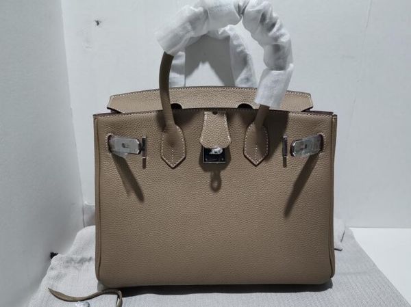 5a 25-30-35cm taurillon togo leather totes handbag for women stamp logo gold&silver hardware with dust bag ing
5a 25-30-35cm taurillon togo leather totes handbag for women stamp logo gold&silver hardware with dust bag ing