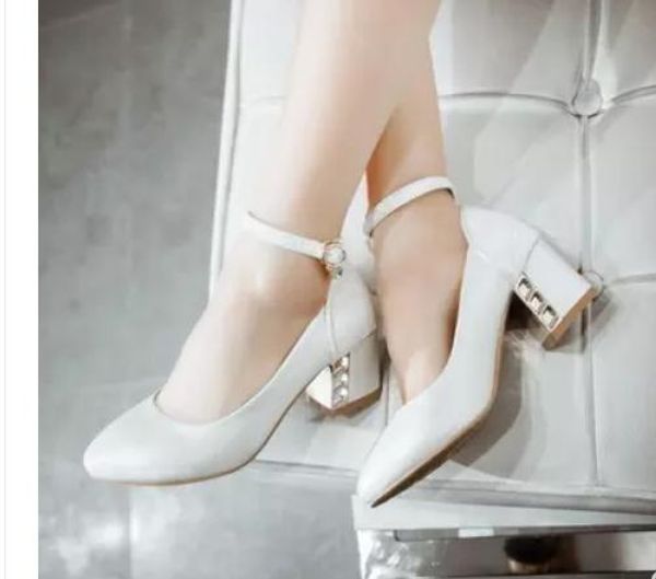 2018 water drill women's shoes in spring and autumn with new style middle heel coarse heel pointed end, Black
2018 water drill women's shoes in spring and autumn with new style middle heel coarse heel pointed end, Black