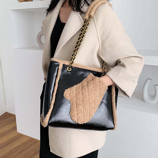 elegant female large plush tote bag 2019 winter new quality pu leather women's designer handbag chain shoulder messenger bag
elegant female large plush tote bag 2019 winter new quality pu leather women's designer handbag chain shoulder messenger bag