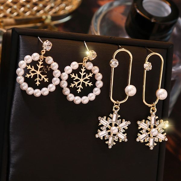 2020 new metal inlaid hollow out snowflake pearl silver needle earrings female temperament
2020 new metal inlaid hollow out snowflake pearl silver needle earrings female temperament