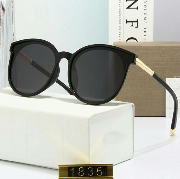 women sunglasses brand glasses have polarizing sunglasses material: polarizing lens with polaroid film and metal frame, White;black
women sunglasses brand glasses have polarizing sunglasses material: polarizing lens with polaroid film and metal frame, White;black