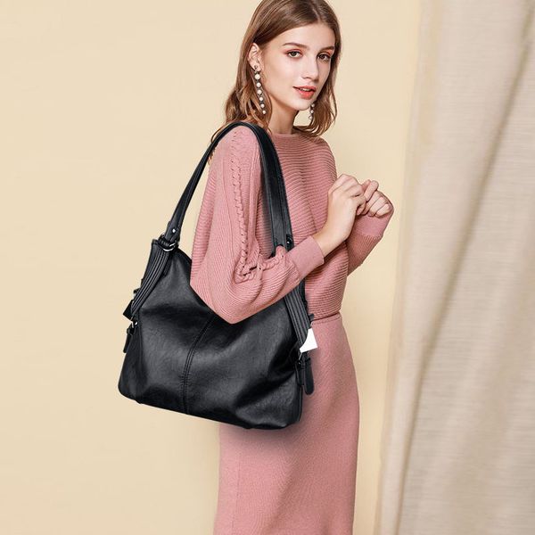 middle aged mother's leisure bag autumn and winter 2019 large bag carrying single shoulder messenger mummy
middle aged mother's leisure bag autumn and winter 2019 large bag carrying single shoulder messenger mummy