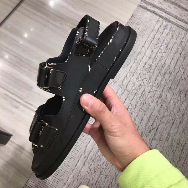 2020 woman slippers slides summer shoes casual slippers solid hollow out women slides slippers size:35-40 with box dhl 01xne2101, Black
2020 woman slippers slides summer shoes casual slippers solid hollow out women slides slippers size:35-40 with box dhl 01xne2101, Black