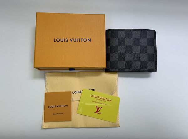 boxed men's wallet 2020 new luxury short leather wallet men's wallet id card set, dust bag serial number ing, Red;black
boxed men's wallet 2020 new luxury short leather wallet men's wallet id card set, dust bag serial number ing, Red;black