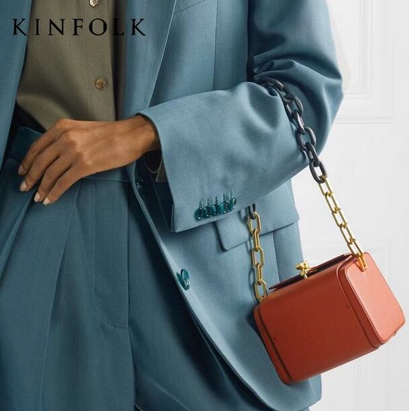 the est brand high-quality ladies handbag the most popular chain square box bag mobile phone change mini small square bag star shoulder
the est brand high-quality ladies handbag the most popular chain square box bag mobile phone change mini small square bag star shoulder
