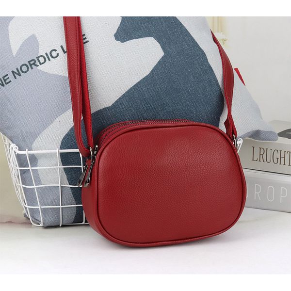 женщины сумка сумки crossbody сумка мода 2020 новый стиль натуральная кожа сумки на ремне высокое качество роскошная сумка цепи
женщины сумка сумки crossbody сумка мода 2020 новый стиль натуральная кожа сумки на ремне высокое качество роскошная сумка цепи