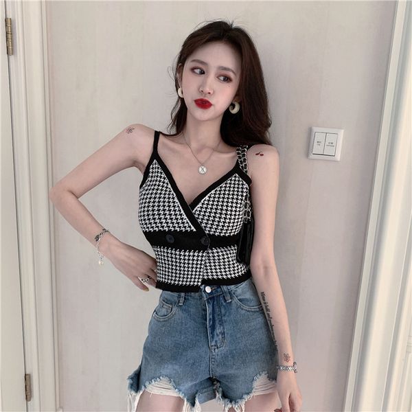 2020 new summer fashion vest v-neck plaid short knitted small strap outside wear inner womens fashion, Black;white
2020 new summer fashion vest v-neck plaid short knitted small strap outside wear inner womens fashion, Black;white