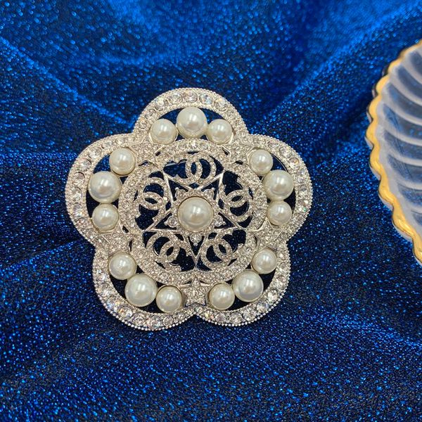 c2115 seiko beautiful fashion breeze acrylic pins trendy flowers pearl c letter resin brooch coat buckle to prevent the light accessories, Gray
c2115 seiko beautiful fashion breeze acrylic pins trendy flowers pearl c letter resin brooch coat buckle to prevent the light accessories, Gray