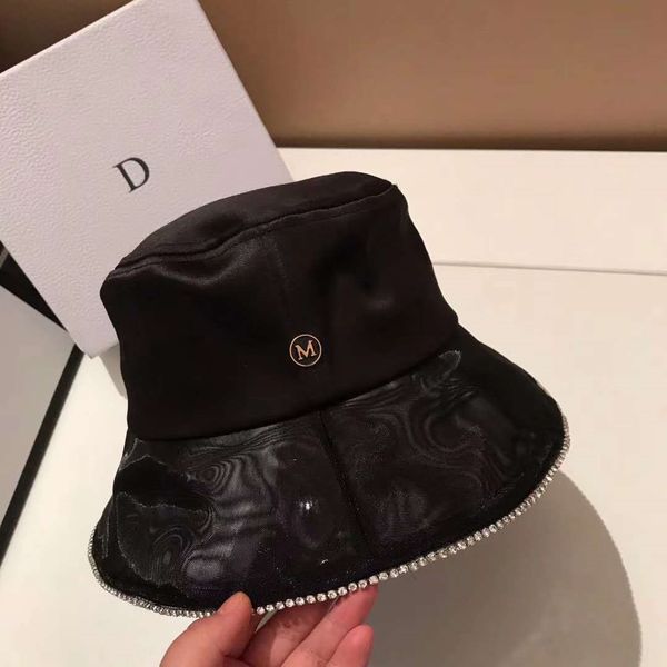 ougen yarn solid color basin letter metal label hat brim with sun diamond diamond hat hat, Blue;gray
ougen yarn solid color basin letter metal label hat brim with sun diamond diamond hat hat, Blue;gray
