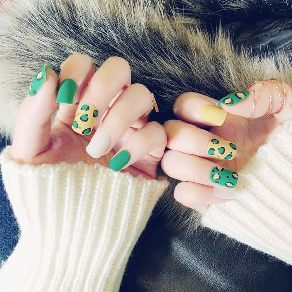 24pcs yellow green leopard pattern false nails middle long full finished matte artificial fake nails, Red;gold
24pcs yellow green leopard pattern false nails middle long full finished matte artificial fake nails, Red;gold